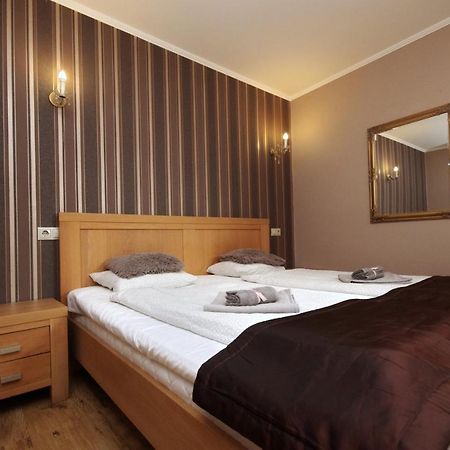 Guest House Romantika Panzio Gyula Εξωτερικό φωτογραφία