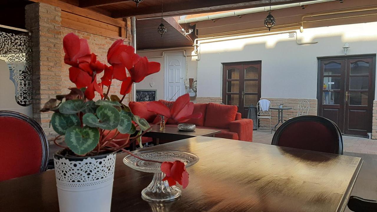 Guest House Romantika Panzio Gyula Εξωτερικό φωτογραφία