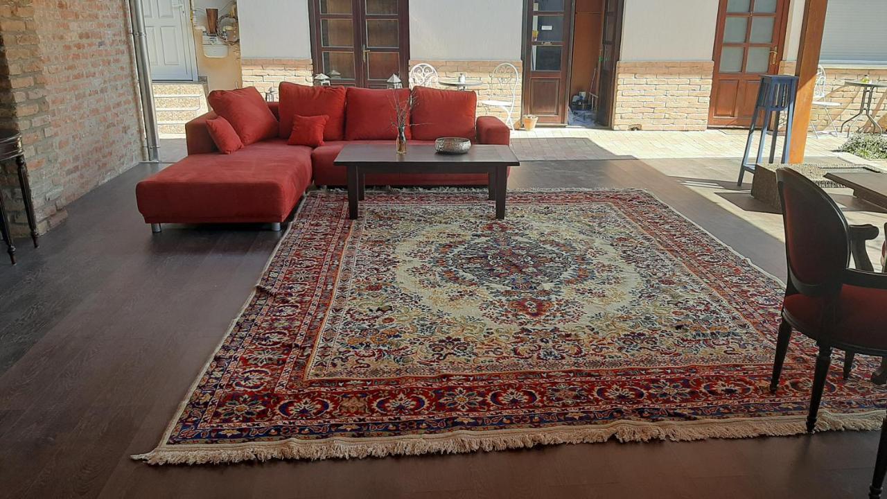 Guest House Romantika Panzio Gyula Εξωτερικό φωτογραφία