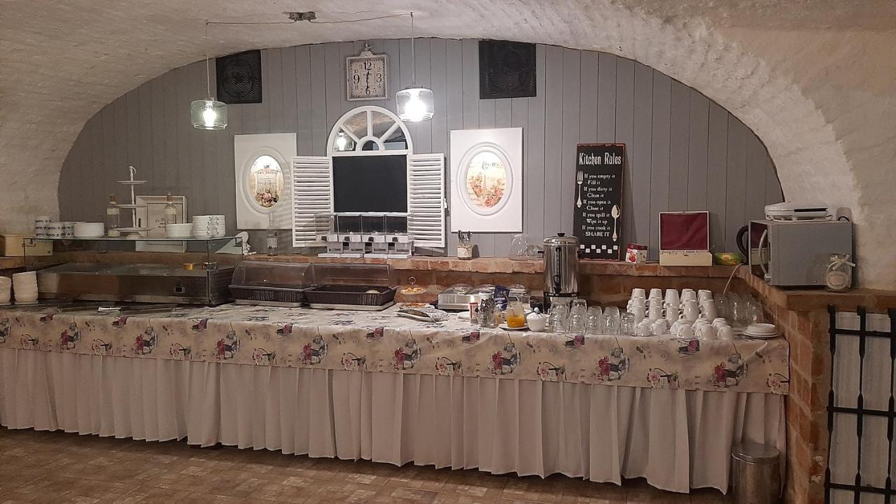 Guest House Romantika Panzio Gyula Εξωτερικό φωτογραφία