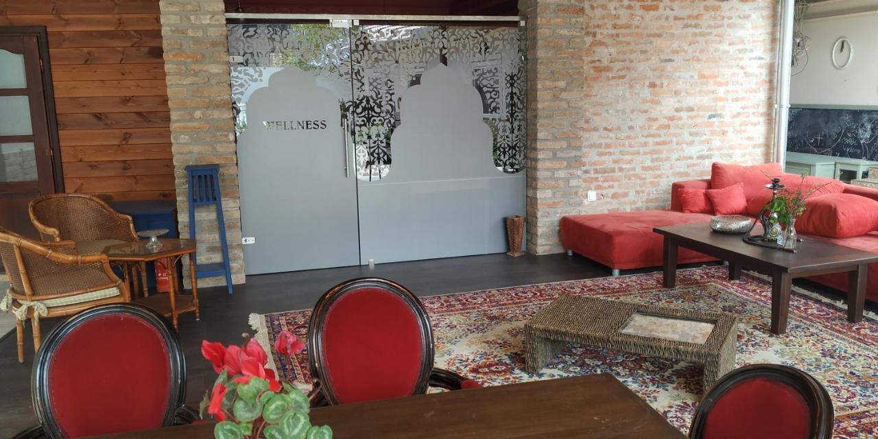 Guest House Romantika Panzio Gyula Εξωτερικό φωτογραφία