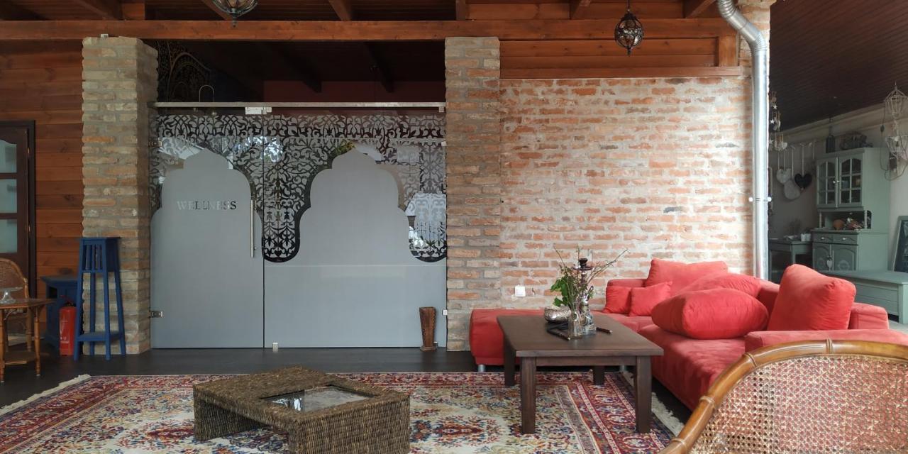 Guest House Romantika Panzio Gyula Εξωτερικό φωτογραφία