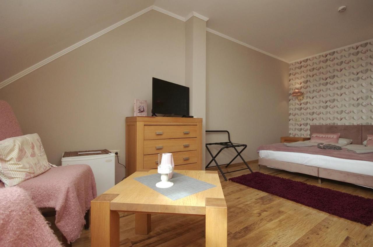 Guest House Romantika Panzio Gyula Εξωτερικό φωτογραφία