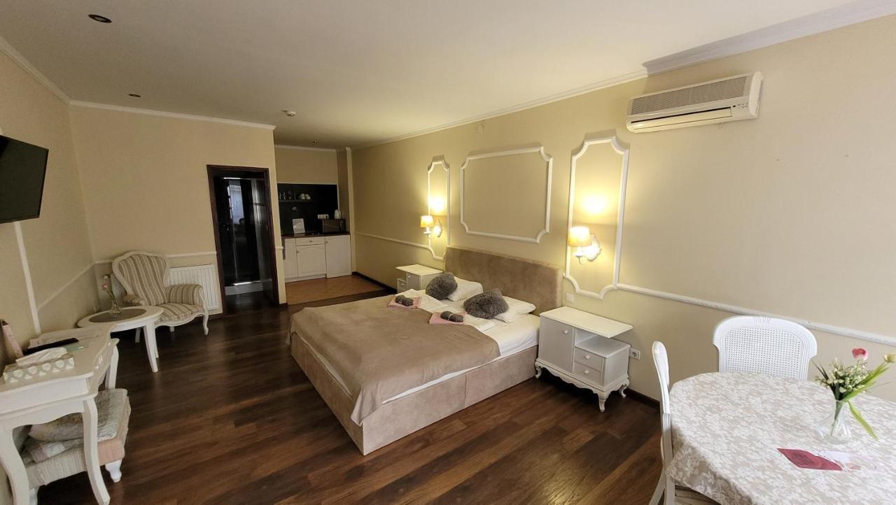 Guest House Romantika Panzio Gyula Εξωτερικό φωτογραφία