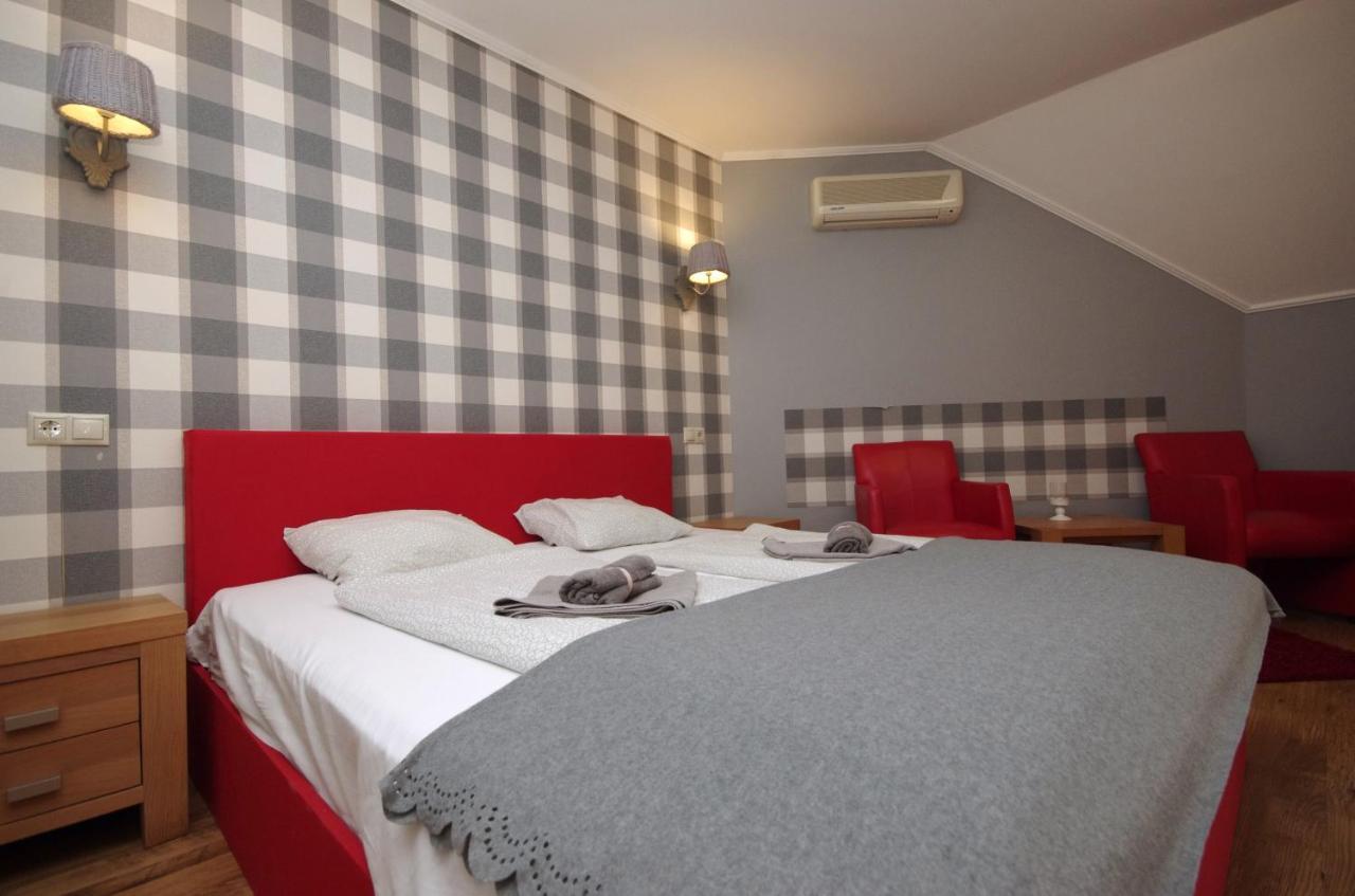 Guest House Romantika Panzio Gyula Εξωτερικό φωτογραφία