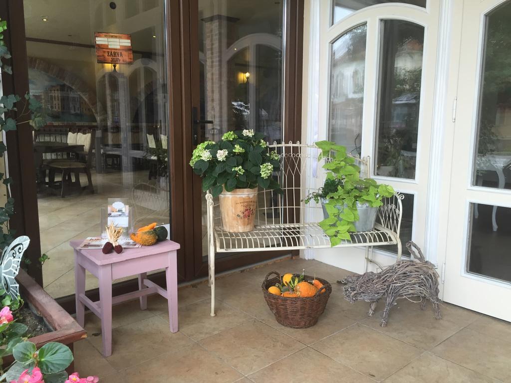 Guest House Romantika Panzio Gyula Εξωτερικό φωτογραφία