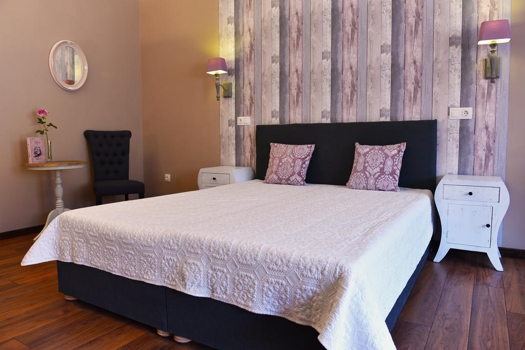 Guest House Romantika Panzio Gyula Δωμάτιο φωτογραφία