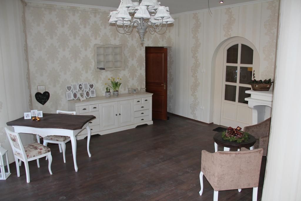 Guest House Romantika Panzio Gyula Εξωτερικό φωτογραφία