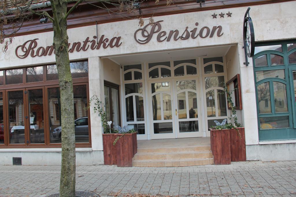 Guest House Romantika Panzio Gyula Εξωτερικό φωτογραφία