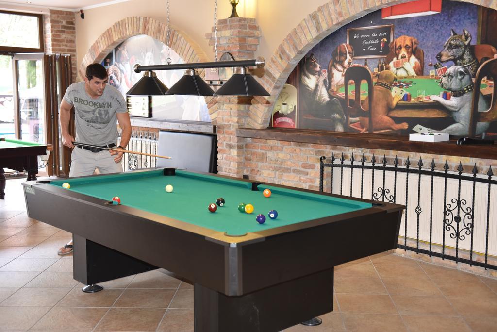 Guest House Romantika Panzio Gyula Εξωτερικό φωτογραφία
