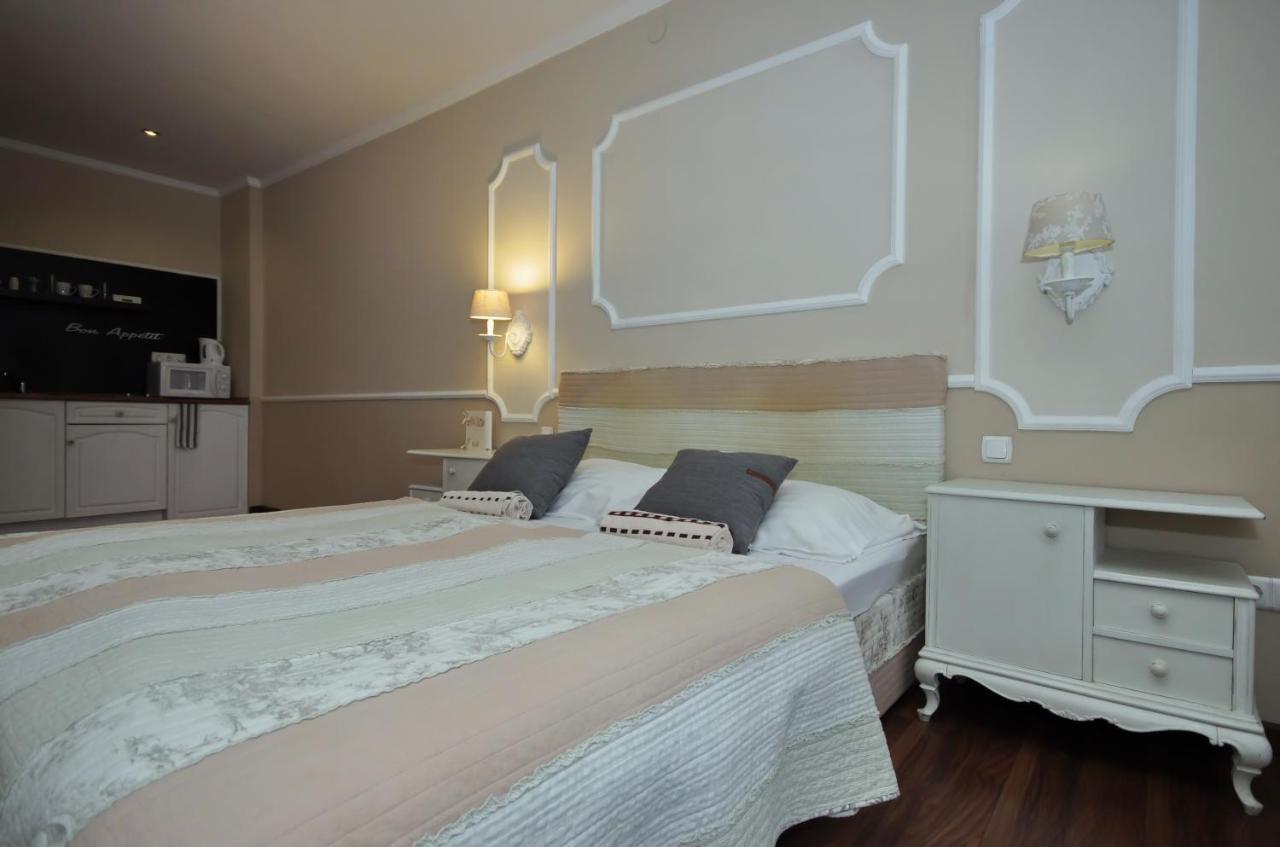 Guest House Romantika Panzio Gyula Εξωτερικό φωτογραφία
