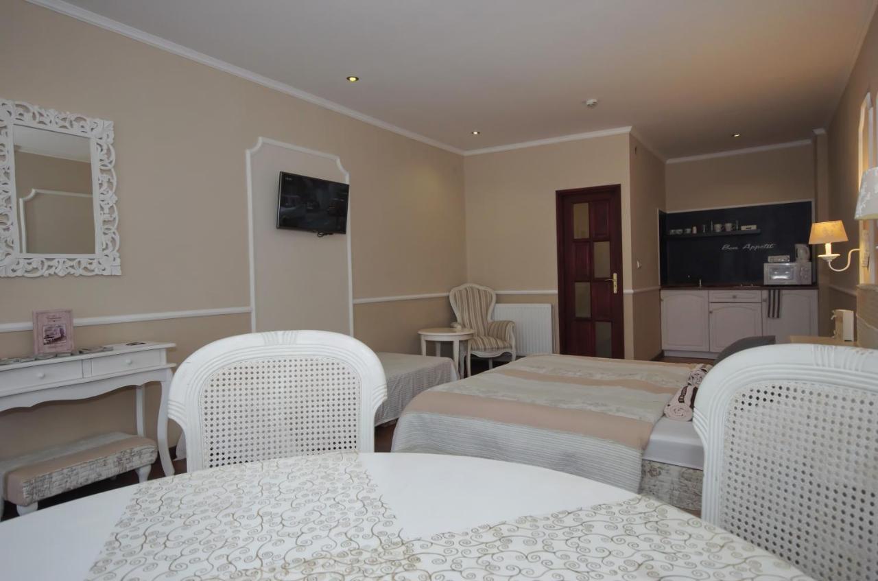 Guest House Romantika Panzio Gyula Εξωτερικό φωτογραφία