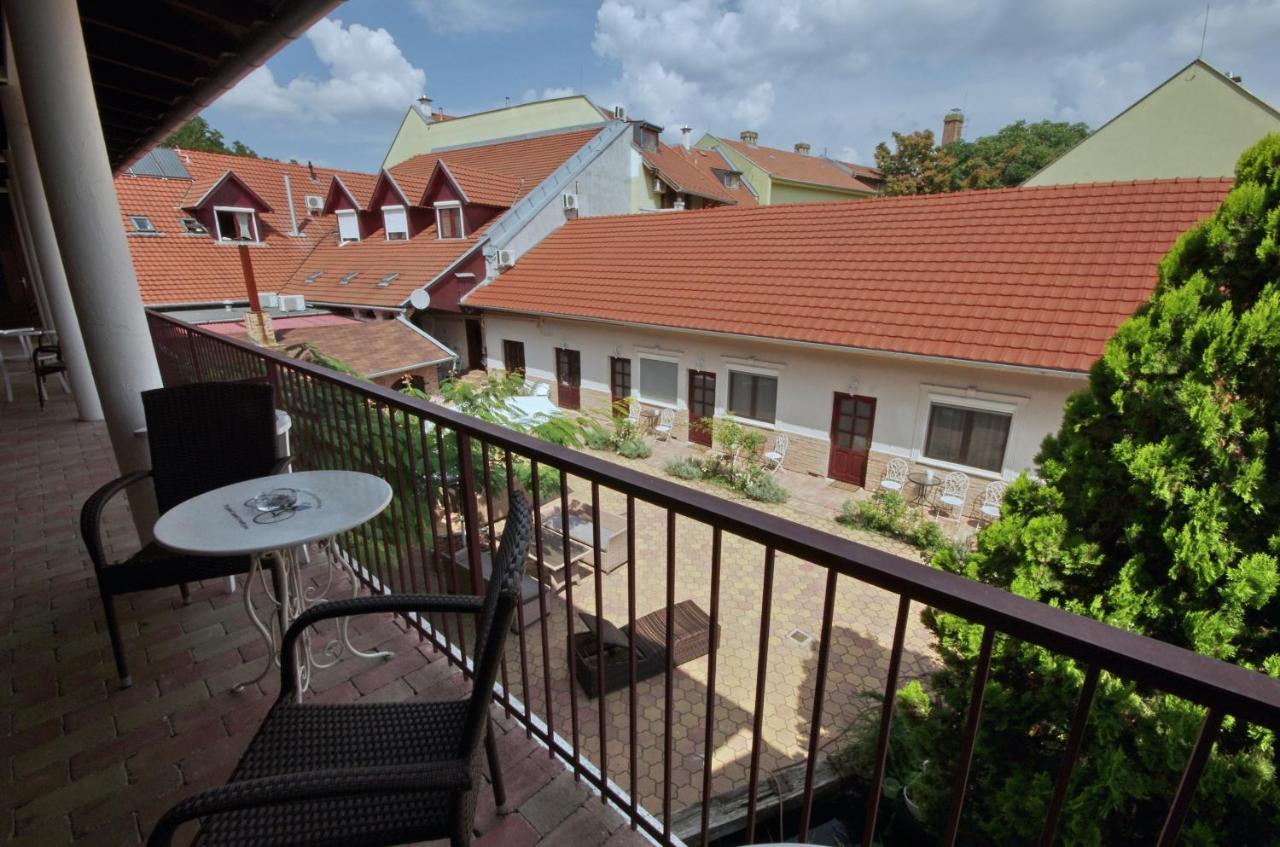 Guest House Romantika Panzio Gyula Εξωτερικό φωτογραφία